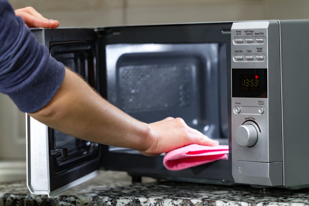 How to Clean a Microwave